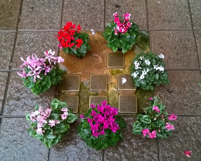 Pietre d'inciampo della famiglia Terracina | piazza Rosolino Pio